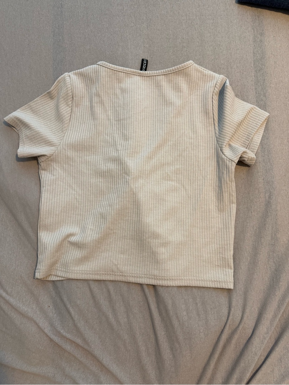 H&M Ribbed V-Neck Single Button Crop Top - Beige - Picture 2 of 2